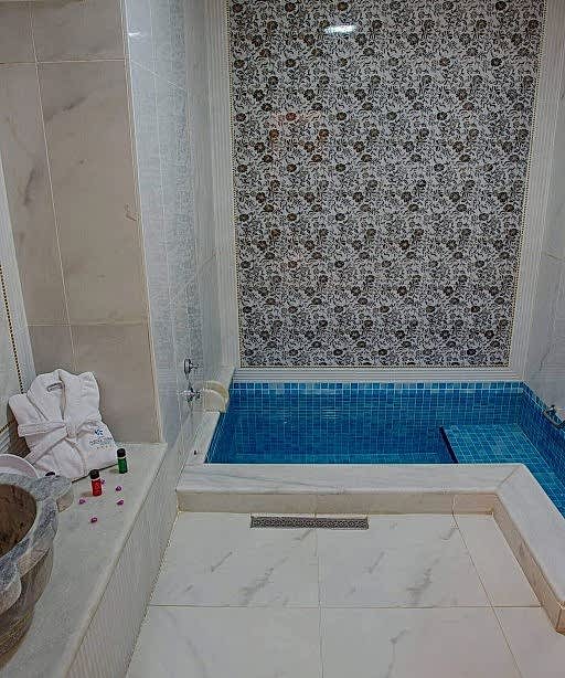 Pool Suite